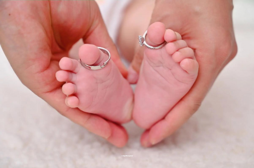 渑池宝宝眼角有红血丝